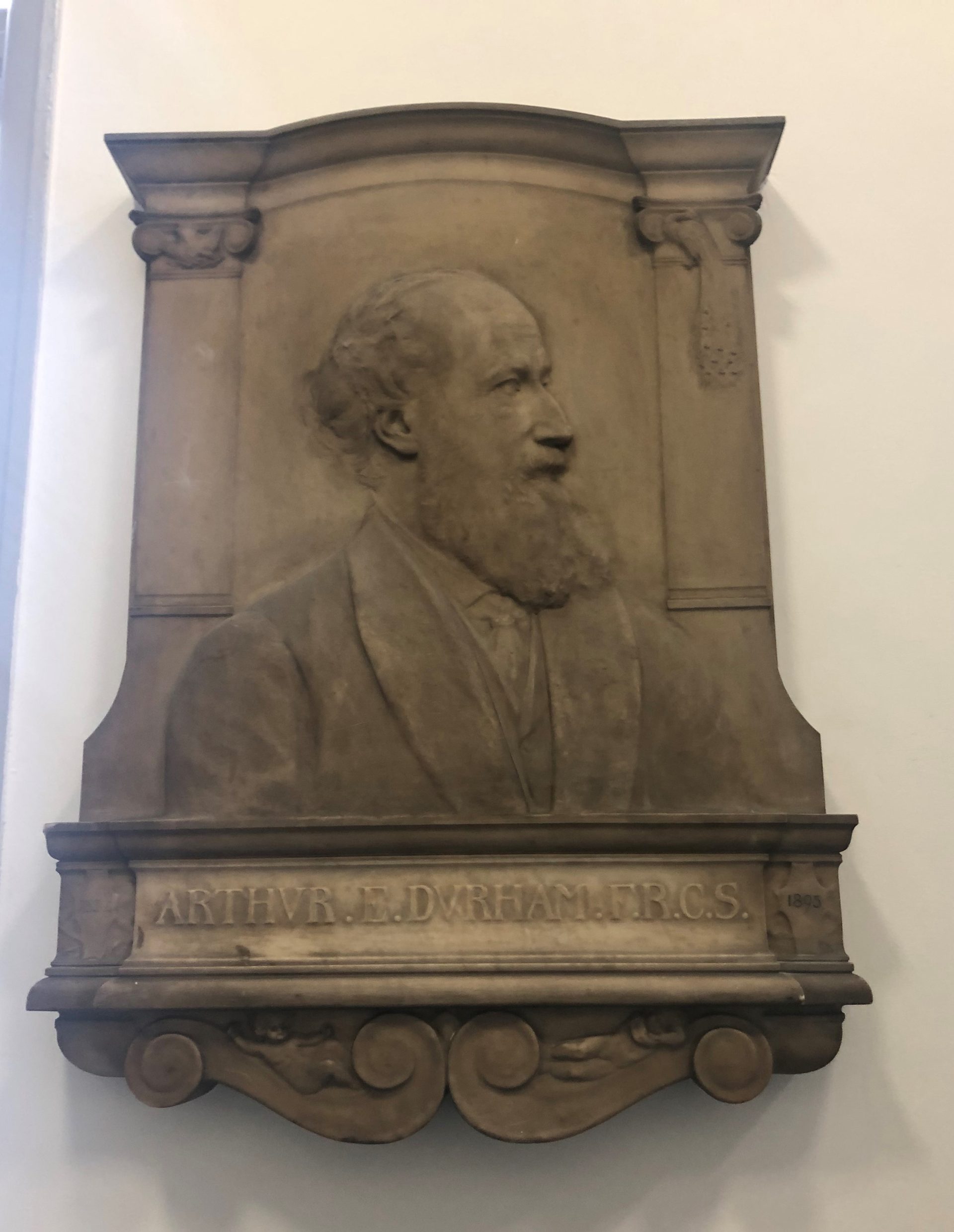 Arthur Edward Durham's bas-relief, Guy's Hospital, London - 01.JPG